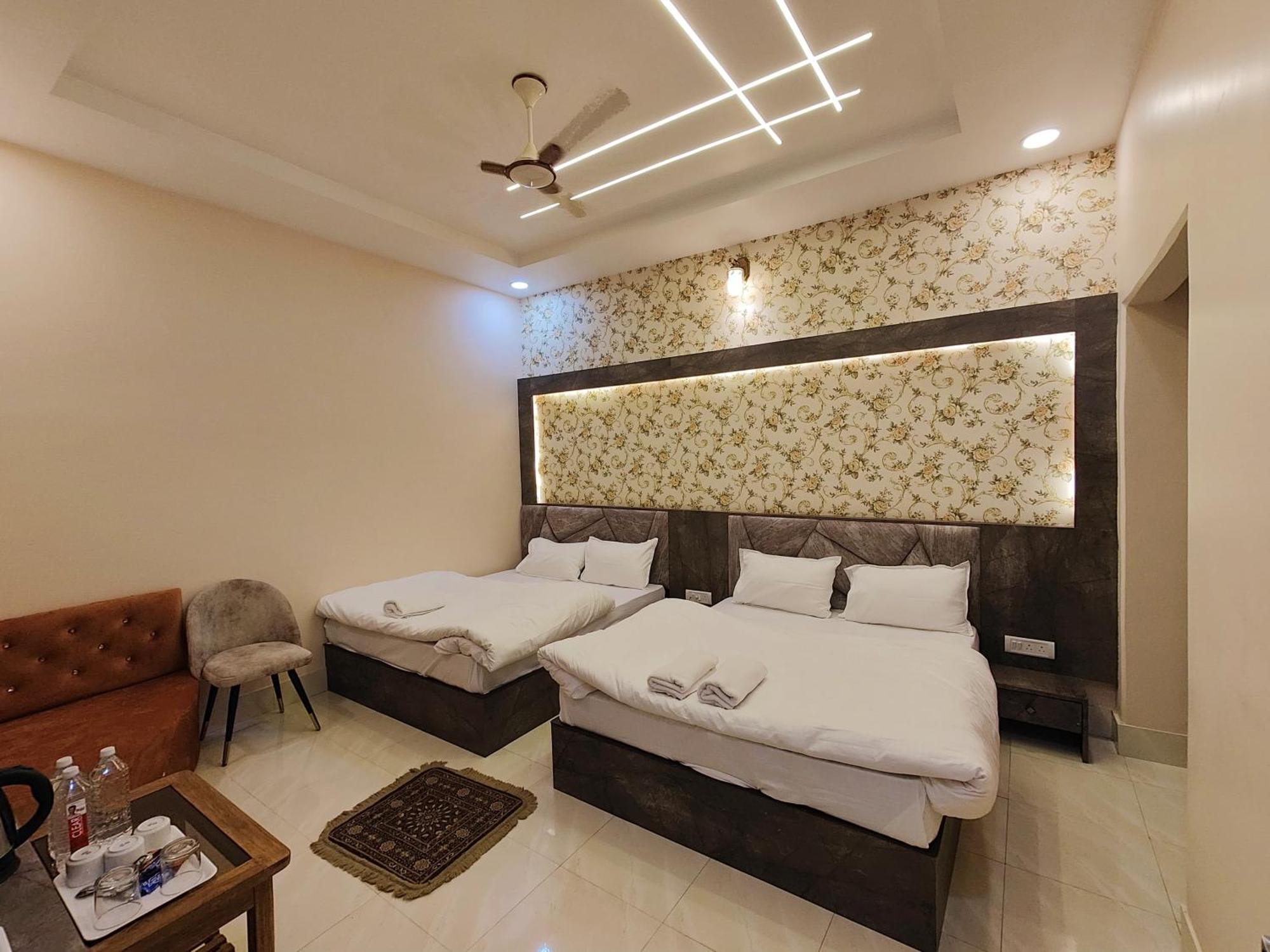 Hotel Mangal Murti Варанаси Экстерьер фото